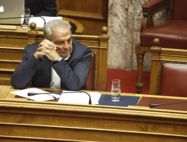 Επίθεση αγνώστων τα ξημερώματα με πέτρες κοντά στο σπίτι του Αλ. Φλαμπουράρη